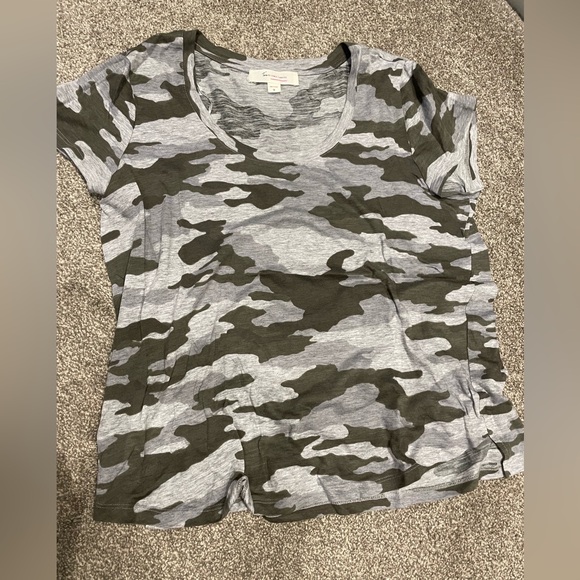 Vince Camuto - camo T-shirt - Picture 1 of 3